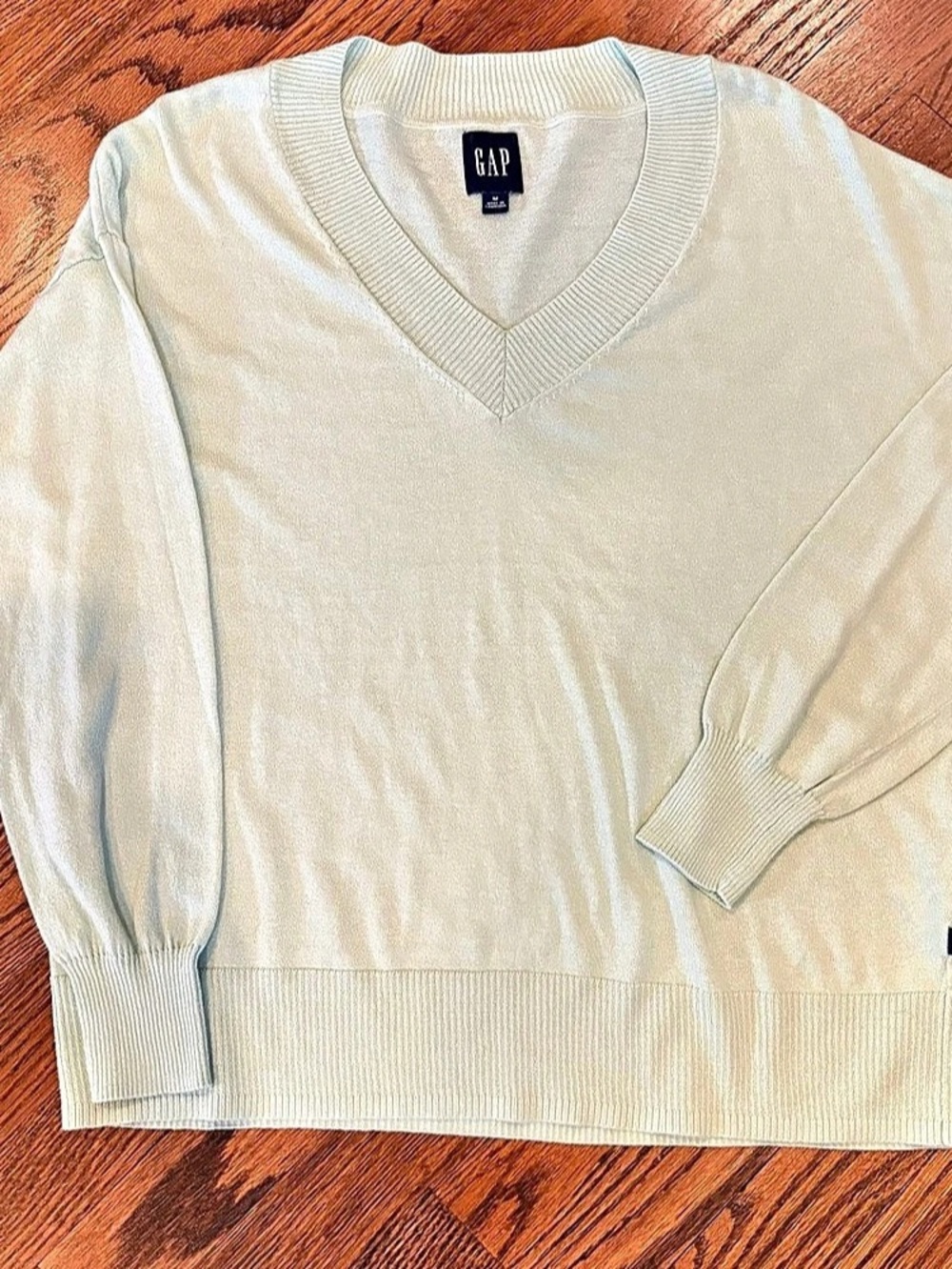 Gap Women's V-Neck Sweater in Green Size Medium